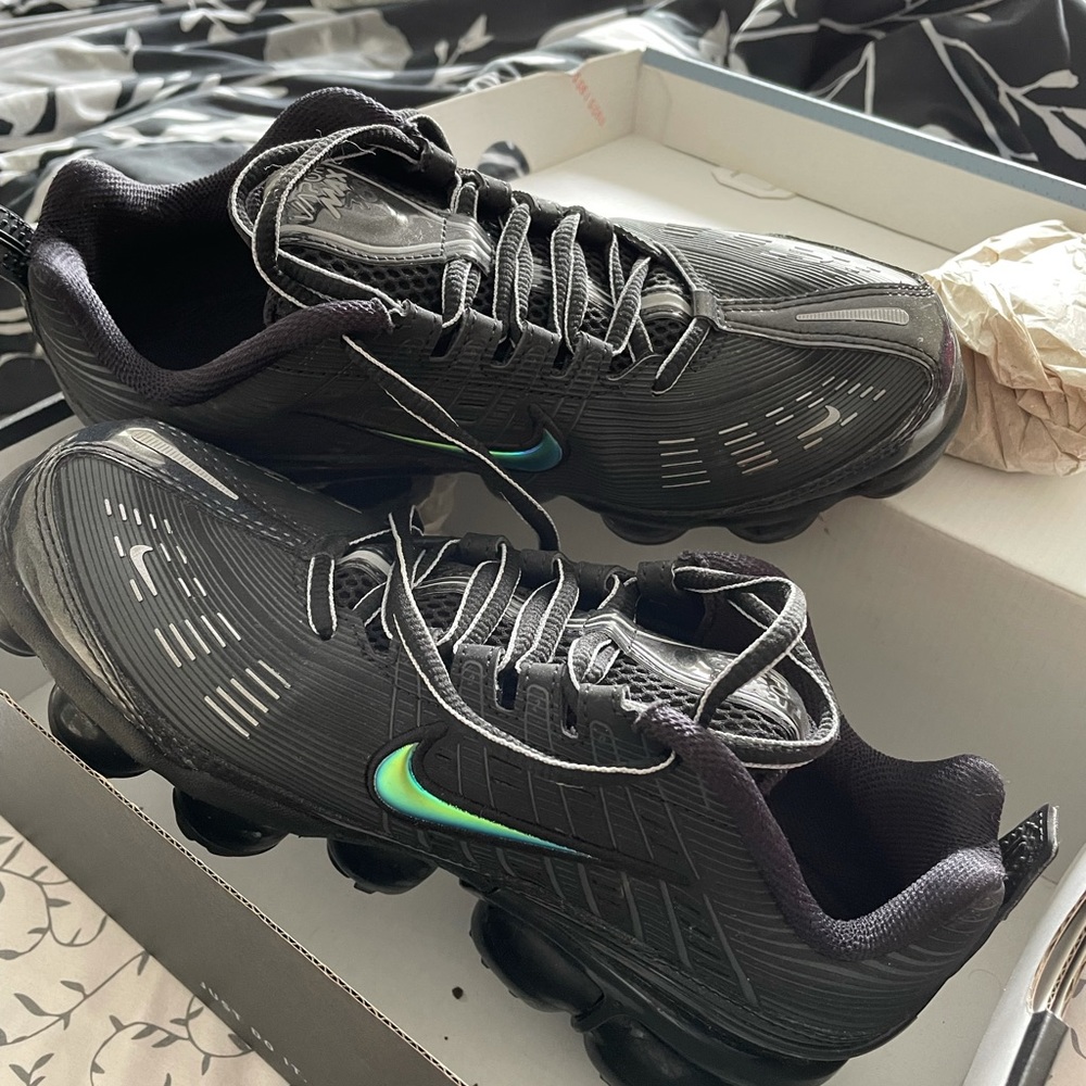 Black vapormax